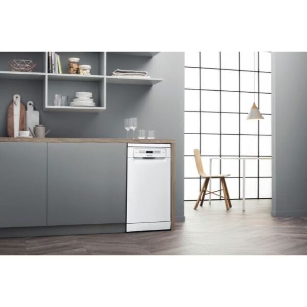 Hotpoint Slimline Dishwasher, 45cm White - HSFO 3T223 W - Naamaste London Homewares - 2