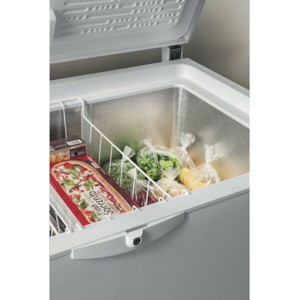 252L Low Frost Freestanding Chest Freezer, White - Indesit OS2A250H21 - Naamaste London Homewares - 7