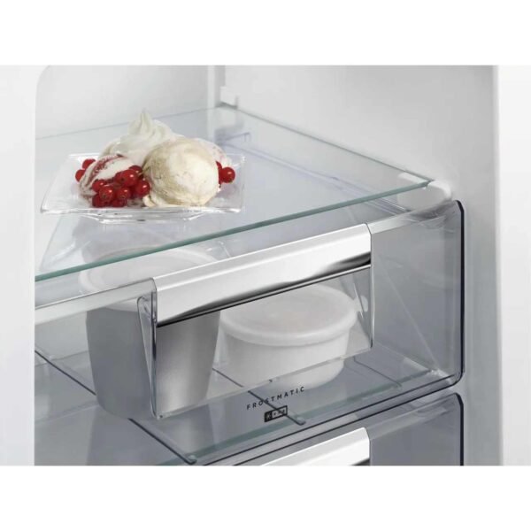 ABE6882E1LS_WH_aeg_freezer_02-compressed.jpg